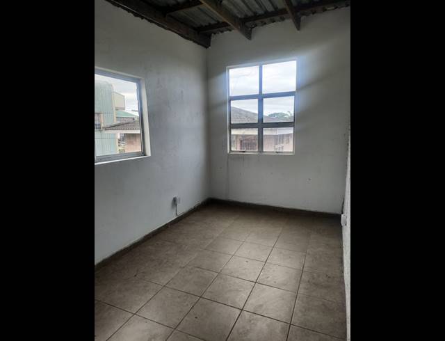 110M² BUSINESS TO LET IN SILVERGLEN